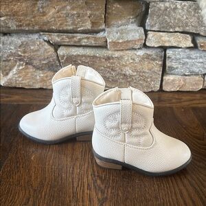 Crème Western Cowgirl Boots - Cat and Jack - Size 5
